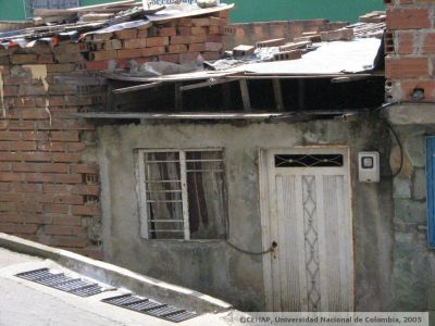 Vivienda rustica en el sector de Pajarito
Senia Salazar, 2005
Palabras clave: VIVIENDA INFORMAL MEDELLIN