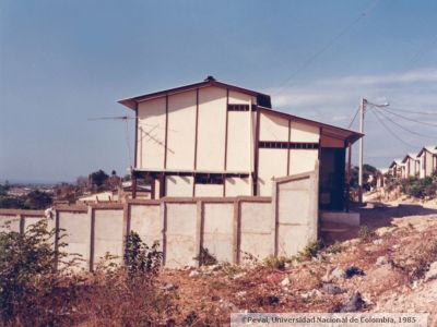 Vivienda prefabricada de dos niveles en Cartagena
Peval, 1985
Palabras clave: VIVIENDA PREFABRICADA CARTAGENA CASA