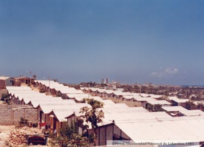 Panoramica de sector de viviendas prefabricadas en Cartagena
Peval, 1985
Palabras clave: VIVIENDA PREFABRICADA CARTAGENA CASA