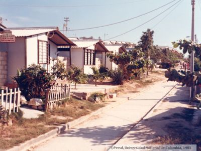 Carretera de vecindario del sector de viviendas prefabricadas en Cartagena
Peval, 1985
Palabras clave: VIVIENDA PREFABRICADA CARTAGENA CASA