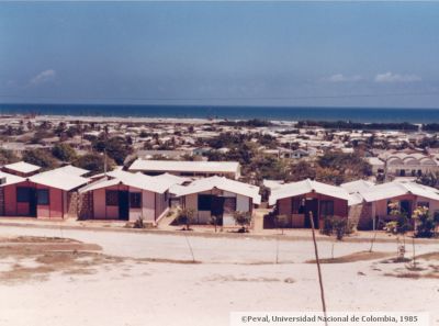 Panoramica de viviendas prefabricadas en Cartagena
Peval, 1985
Palabras clave: VIVIENDA PREFABRICADA CARTAGENA CASA