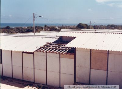 Montaje de tejados en casa prefabricada en Cartagena
Peval, 1985
Palabras clave: VIVIENDA PREFABRICADA CARTAGENA CASA