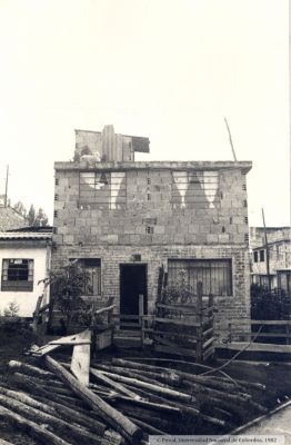 El esbozo del tercer piso de la vivienda contrasta con la precariedad de los otros dos - barrio La Manuelita (Bogota)
Peval-Ceam, 1982
Palabras clave: VIVIENDAS BARRIO LA MANUELITA BOGOTA