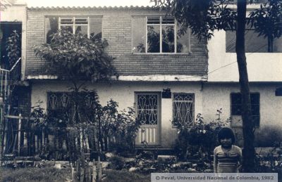 Casa completa con tratamiento de fachada en el barrio La Manuelita en Bogota
Peval-Ceam, 1982
Palabras clave: VIVIENDAS BARRIO LA MANUELITA BOGOTA