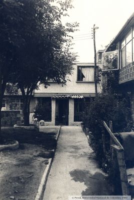 Tratamiento elegante de fachada, estilo "Mazuera" en el barrio La Manuelita en Bogota
Peval-Ceam, 1982
Palabras clave: VIVIENDAS BARRIO LA MANUELITA BOGOTA