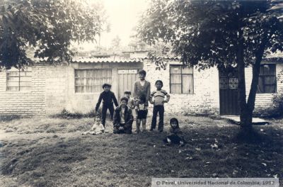 Niños habitantes del barrio La Manuelita en Bogota en 1982
Peval-Ceam, 1982
Palabras clave: VIVIENDAS BARRIO LA MANUELITA BOGOTA