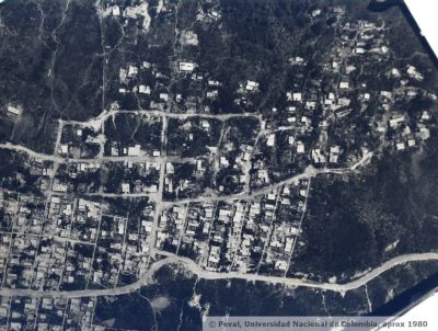 Fotografia aerea del barrio Doce de Octubre
Peval, 1980
Palabras clave: AEREA BARRIO DOCE DE OCTUBRE MEDELLIN