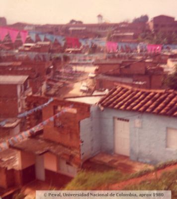 Fachadas tipicas de casas de segundo piso en el barrio Doce de Octubre
Peval, 1980
Palabras clave: BARRIO DOCE DE OCTUBRE MEDELLIN