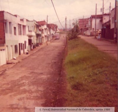 Calles sin pavimentar en el barrio Doce de Octubre
Peval, 1980
Palabras clave: BARRIO DOCE DE OCTUBRE MEDELLIN