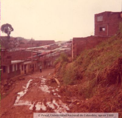 Mal estado de las vias en el barrio Doce de Octubre
Peval, 1980
Palabras clave: BARRIO DOCE DE OCTUBRE MEDELLIN