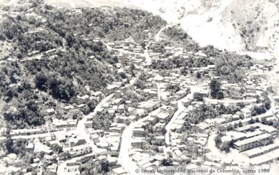 Procesos de urbanizacion de las laderas de Medellin
PEVAL, APROX 1980
Palabras clave: INVASIONES BARRIOS POPULARES MEDELLIN
