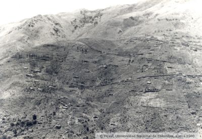 Inicio del proceso de urbanizacion en las laderas de Medellin
PEVAL, APROX 1980
Palabras clave: INVASIONES BARRIOS POPULARES MEDELLIN