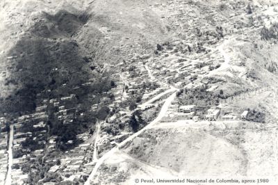 Urbanizacion pirata y de invasion en las laderas de Medellin 1980
PEVAL, APROX 1980
Palabras clave: INVASIONES BARRIOS POPULARES MEDELLIN