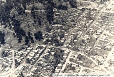 Urbanizaciones piratas
PEVAL, APROX 1980
Palabras clave: INVASIONES BARRIOS POPULARES MEDELLIN
