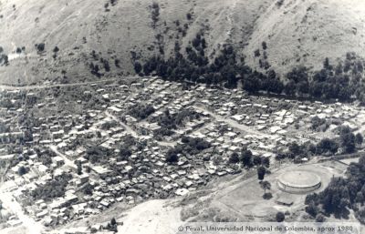 Invasiones en las laderas de Medellin
PEVAL, APROX 1980
Palabras clave: INVASIONES BARRIOS POPULARES MEDELLIN