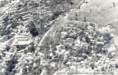 Barrios de Invasion en Medellin 1980
PEVAL, APROX 1980
Palabras clave: INVASIONES BARRIOS POPULARES MEDELLIN