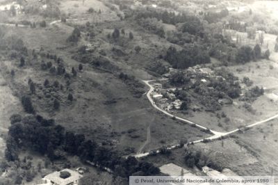 Loma del Garabato 1980
PEVAL, APROX 1980
Palabras clave: INVASIONES BARRIOS POPULARES MEDELLIN