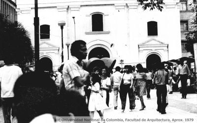 Parque Berrio frente iglesia la Candelaria 
©Universidad Nacional de Colombia, Facultad de Arquitectura, Aprox. 1979
Palabras clave: PATRIMONIO MEDELLIN