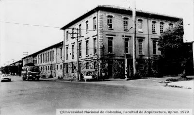 Hospital San Vicente de Paul, sobre la carrera Carabobo 
©Universidad Nacional de Colombia, Facultad de Arquitectura, Aprox. 1979
Palabras clave: PATRIMONIO MEDELLIN EDIFICIOS