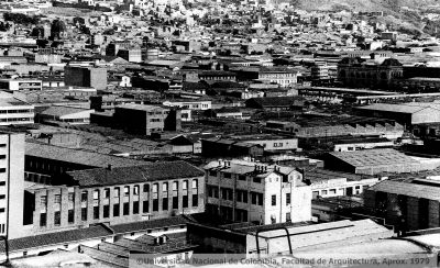  Sector Guayaquil primer plano izquierda antiguo colegio Pedro Justo Berrio enseguida edificio de la javiera de Antioquia
©Universidad Nacional de Colombia, Facultad de Arquitectura, Aprox. 1979
Palabras clave: PATRIMONIO MEDELLIN