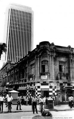 Edificio Mejía, carera  Junín por calle Colombia
©Universidad Nacional de Colombia, Facultad de Arquitectura, Aprox. 1979
Palabras clave: PATRIMONIO MEDELLIN EDIFICIOS
