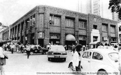 Edificio Guttemberg esquina Carabobo con Calibio
©Universidad Nacional de Colombia, Facultad de Arquitectura, Aprox. 1979
Palabras clave: PATRIMONIO MEDELLIN