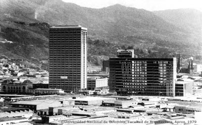 Centro administrativo la Alpujarra en proceso de construcción se aprecia la estructura del edificio municipal
©Universidad Nacional de Colombia, Facultad de Arquitectura, Aprox. 1979
Palabras clave: PATRIMONIO MEDELLIN EDIFICIOS