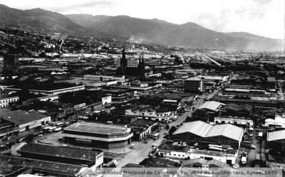 Medellín hacia el sur sector industrial y talleres barrio Colombia
©Universidad Nacional de Colombia, Facultad de Arquitectura, Aprox. 1979
Palabras clave: PATRIMONIO MEDELLIN