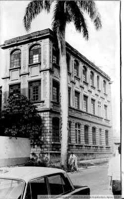 Facultad de medicina, sobre avenida Juan del Corral
©Universidad Nacional de Colombia, Facultad de Arquitectura, Aprox. 1979
Palabras clave: PATRIMONIO MEDELLIN EDIFICIOS