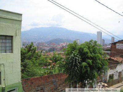 Panoramica del centro de Medellin desde el sector San Lorenzo
CEHAP 2006
Palabras clave: SAN LORENZO MEDELLIN