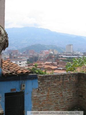 Panoramica desde una vivienda del sector San Lorenzo, en Medellin
CEHAP 2006
Palabras clave: SAN LORENZO MEDELLIN
