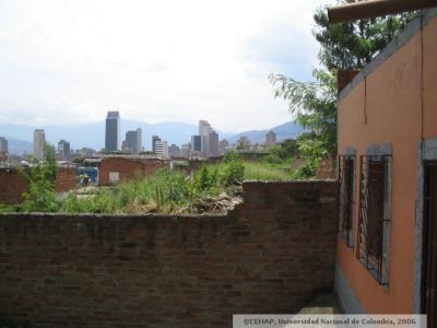 Vista desde una vivenda de San Lorenzo del Edificio Coltejer y otros del centro de Medellin
CEHAP 2006
Palabras clave: SAN LORENZO MEDELLIN
