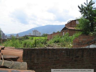 Vista desde una vivenda de San Lorenzo del Edificio San Sebastian en Medellin 
CEHAP 2006
Palabras clave: SECTOR SAN LORENZO MEDELLIN