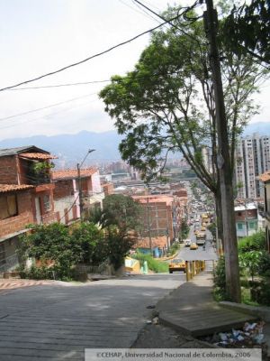 Calle principal del sector San Lorenzo en Medellin
CEHAP 2006
Palabras clave: SAN LORENZO MEDELLIN