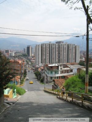 Calle de San Lorenzo, al fondo el edificio Torres de San Sebastian
CEHAP 2006
Palabras clave: SAN LORENZO MEDELLIN