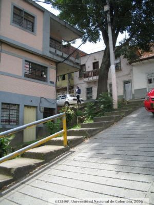 Calle y acceso peatonal del sector San Lorenzo en Medellin
CEHAP 2006
Palabras clave: SAN LORENZO MEDELLIN