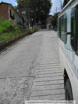 Calle bastante pendiente del sector San Lorenzo, en Medellin
CEHAP 2006
Palabras clave: SAN LORENZO MEDELLIN