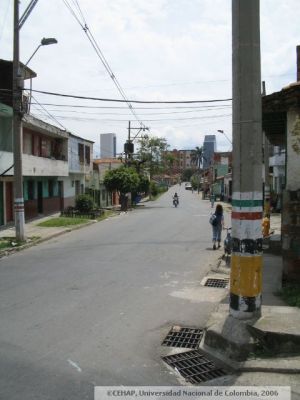 Calle que comunica al sector San Lorenzo con el centro de Medellin
CEHAP 2006
Palabras clave: SAN LORENZO MEDELLIN