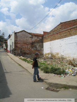 Casa demolida en el sector San Lorenzo, en Medellin
CEHAP 2006
Palabras clave: SECTOR SAN LORENZO MEDELLIN