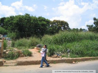 Espacio invadido por escombros y basura en el sector San Lorenzo, en Medellin
CEHAP 2006
Palabras clave: SECTOR SAN LORENZO MEDELLIN