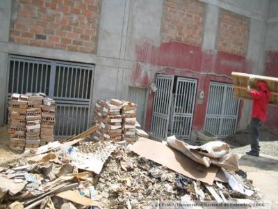 Escombros en afueras de construccion en el Sector San Lorenzo en Medellin
CEHAP 2006
Palabras clave: SAN LORENZO MEDELLIN
