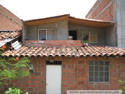 Fachada de vivienda del sector San Lorenzo, en Medellin
CEHAP 2006
Palabras clave: SECTOR SAN LORENZO MEDELLIN