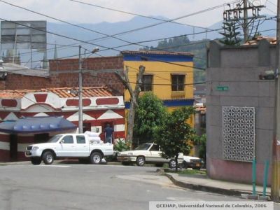 Fachadas de algunas viviendas de San Lorenzo en Medellin
CEHAP 2006
Palabras clave: SECTOR SAN LORENZO MEDELLIN