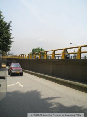 Bajos de puente de la Avenida Oriental con la Avenida San Juan de Medellin
CEHAP 2006
Palabras clave: SAN LORENZO MEDELLIN VIAS