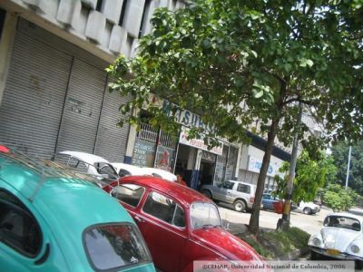 Parqueaderos de carros de los locales comerciales en el Sector San Lorenzo de Medellin
CEHAP 2006
Palabras clave: SAN LORENZO MEDELLIN COMERCIO