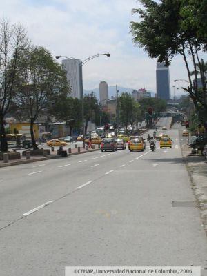 Avenida oriental en el Sector de San Lorenzo en Medellin
CEHAP 2006
Palabras clave: SAN LORENZO MEDELLIN VIAS Y TRANSPORTE