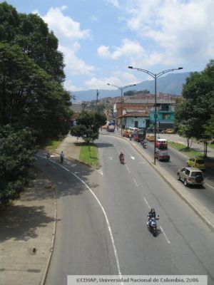Cruce vial en el Sector de San Lorenzo de Medellin
CEHAP 2006
Palabras clave: SAN LORENZO MEDELLIN VIALIDAD MEJORAMIENTO