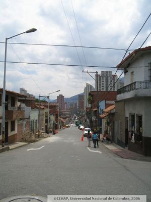 Calle del Sector de San Lorenzo, abajo Edificio Torres de San Sebastian
CEHAP 2006
Palabras clave: SAN LORENZO MEDELLIN