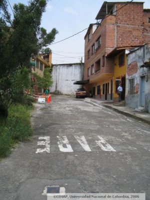 Calle y viviendas del Sector de San Lorenzo de Medellin
CEHAP 2006
Palabras clave: SAN LORENZO MEDELLIN