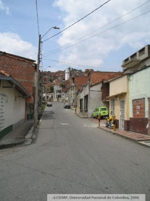 Calle y viviendas tipicas del Sector de San Lorenzo de Medellin
CEHAP 2006
Palabras clave: SAN LORENZO MEDELLIN